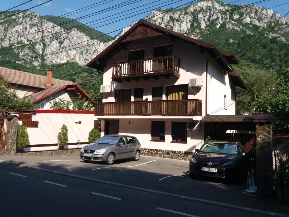 Casa Vivian Hotel Baile Herculane Exterior photo